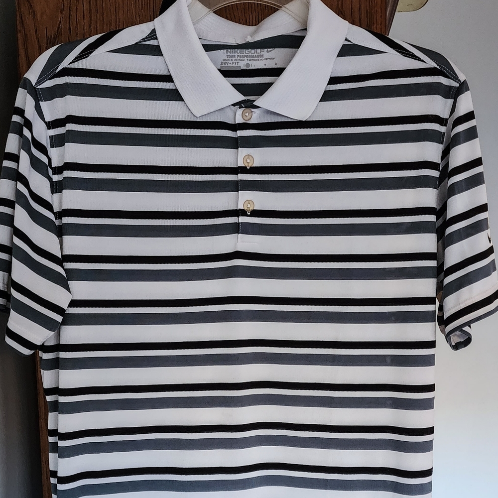 30% discount on bundles Vintage Nike Golf Polo size Large
